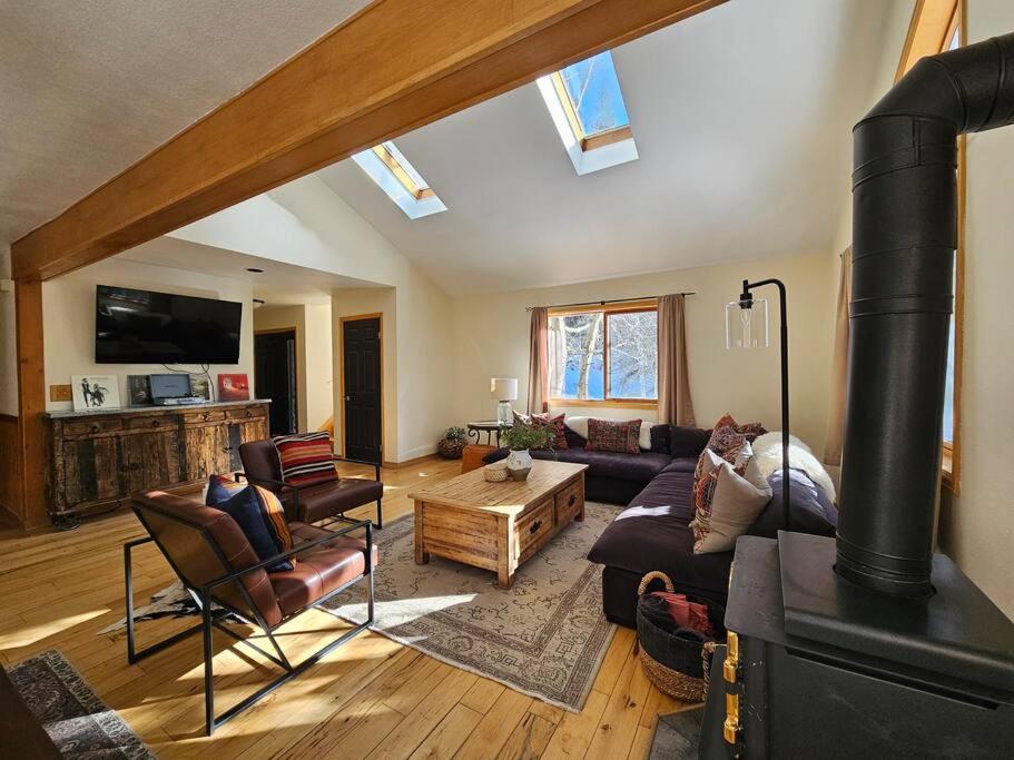 Private and Updated Breck Home with hot tub, Breckenridge