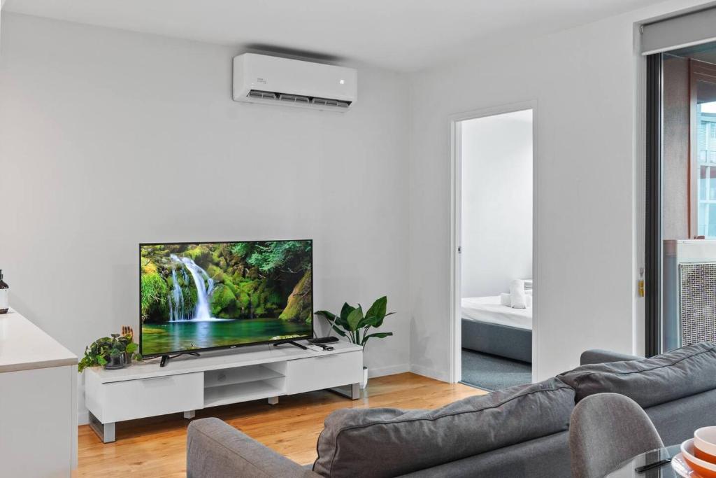 2BR Apartment in Prime Location, Brisbane