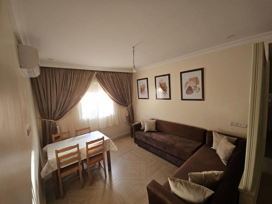 Appartement équipé!, Warzazát