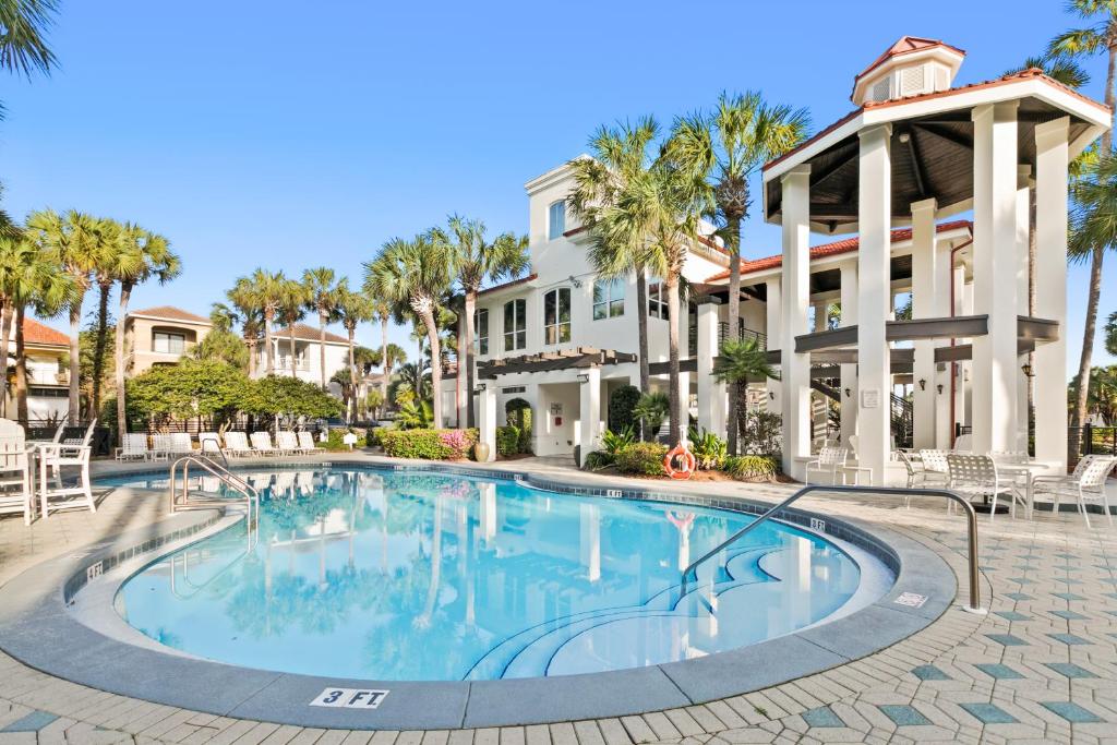 Community Pool, Hot Tub and Beach - Beach View, Destin