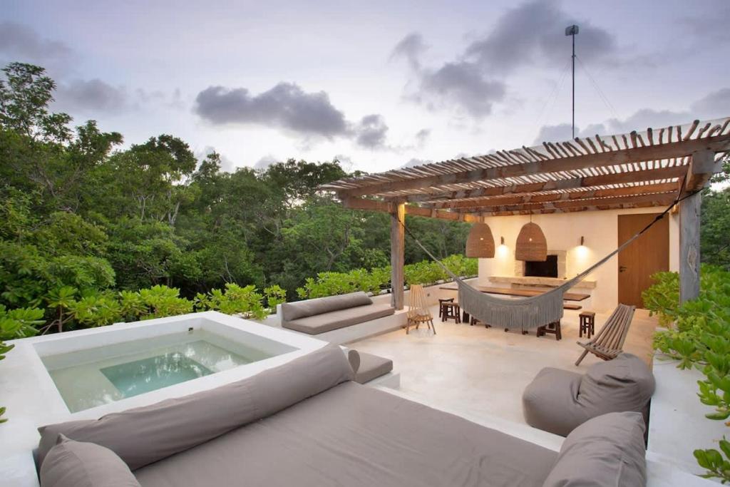 Stunning Villa 4BR, Concierge Service, Gated, Paddle court - 3