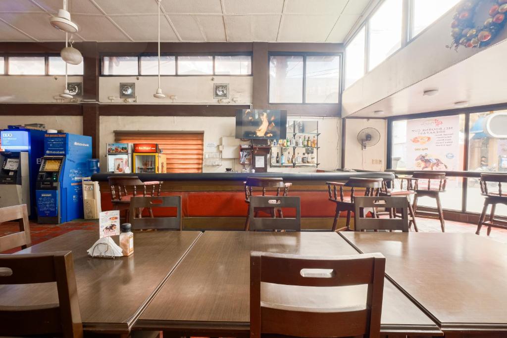 Restaurant, Orchid Inn Resort in Angeles / Clark