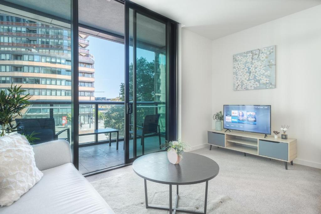 Immaculate 1br Apt In Docklands Pool Free Parking, Melbourne