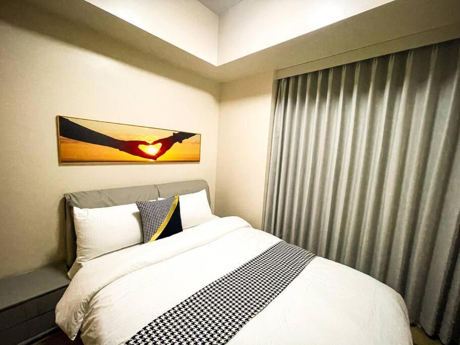 Luxury 1 Bedroom across Okada II Balcony w View, Manila