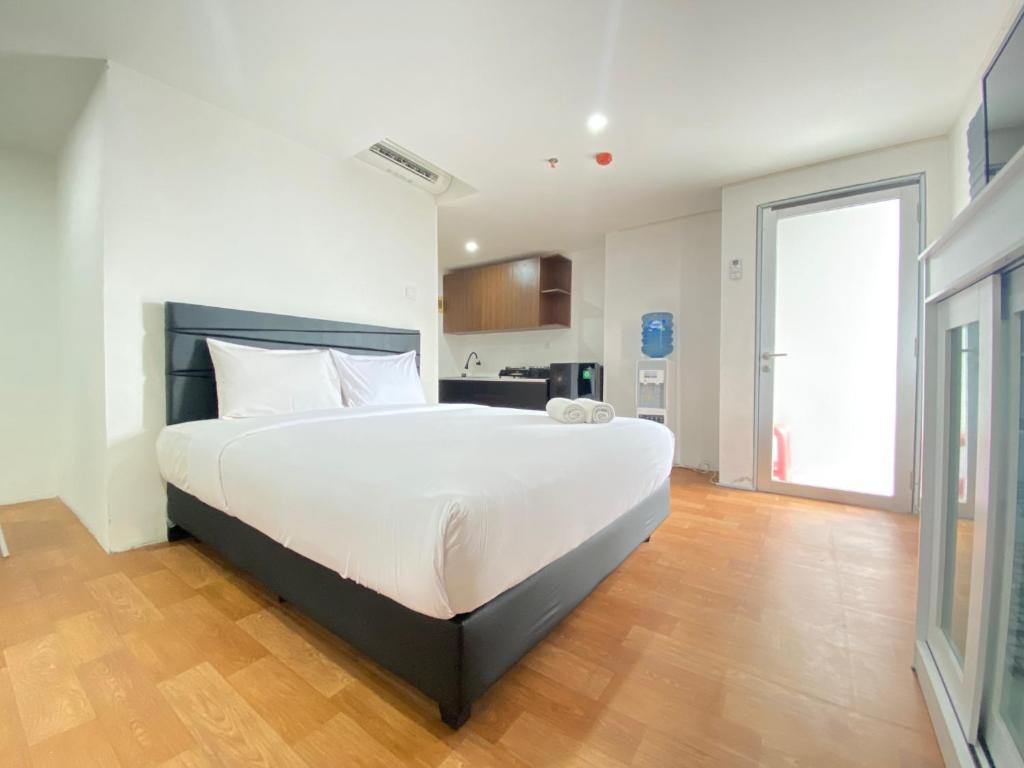 Spacious Studio Room at Apartment Grand Asia Afrika Residence By Travelio, Bandung