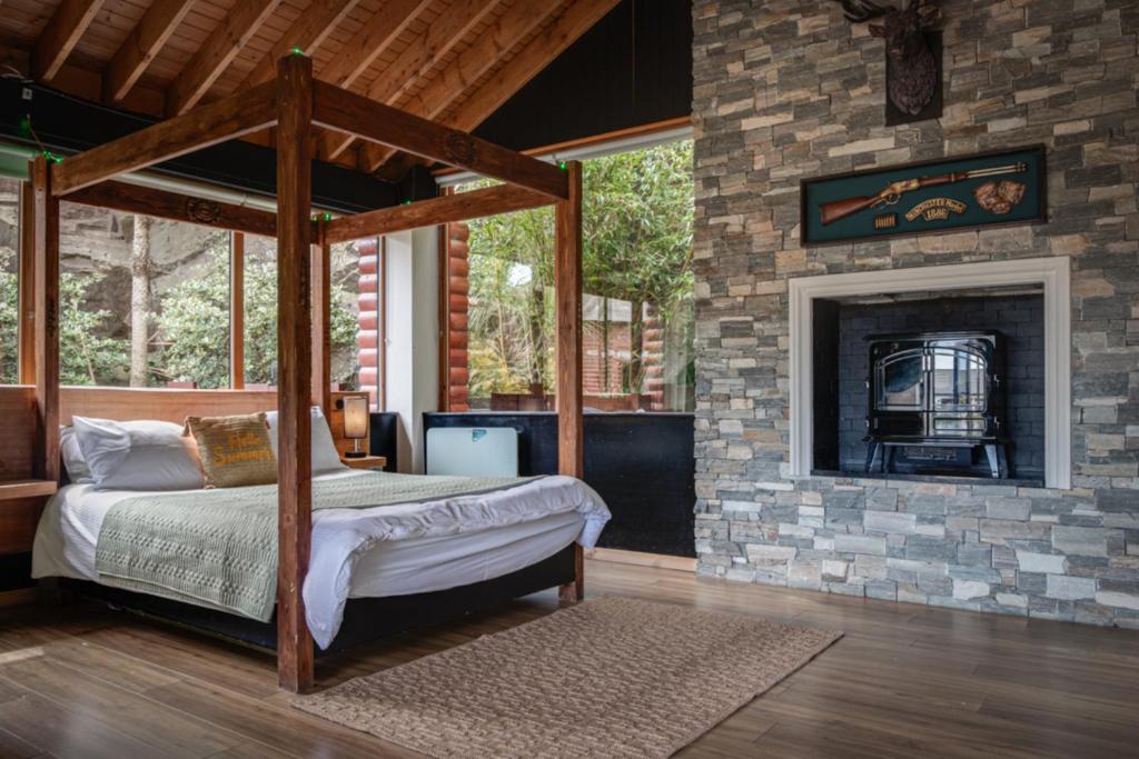 Serene and Cozy Getaway Steps to Beach and Hot Tub, Comber