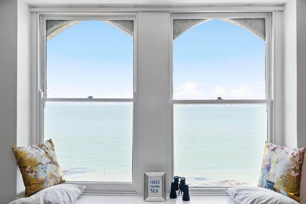 Stylish Sea-View Flat, Ilfracombe photo 4