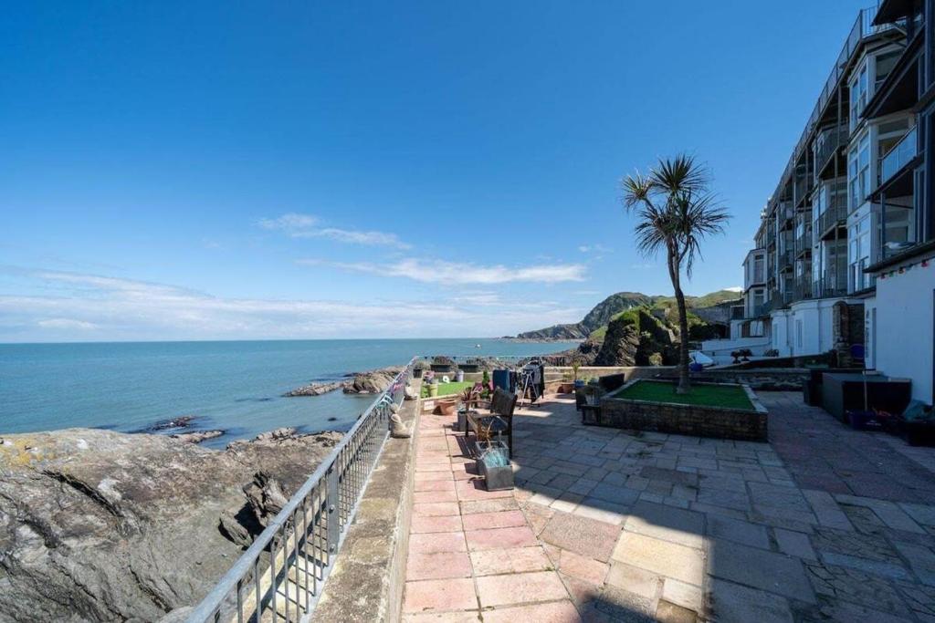 Stylish Sea-View Flat, Ilfracombe photo 6