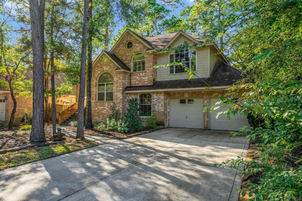 Cozy Home in The Woodlands, Spring