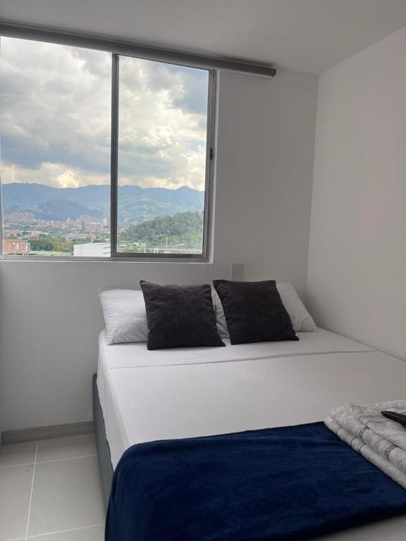 Hermoso apto en poblado con piscina - 2