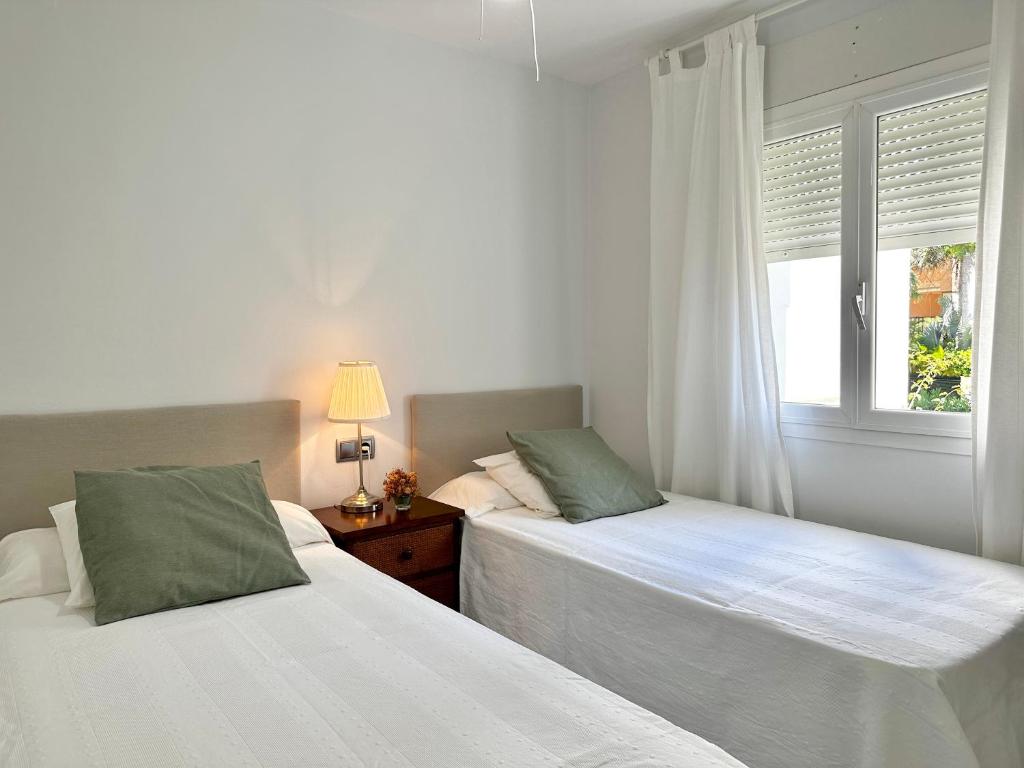 Lunamar beachfront with swimming pool, football, tennis, paddle and basketball courts - EaW Homes - 4