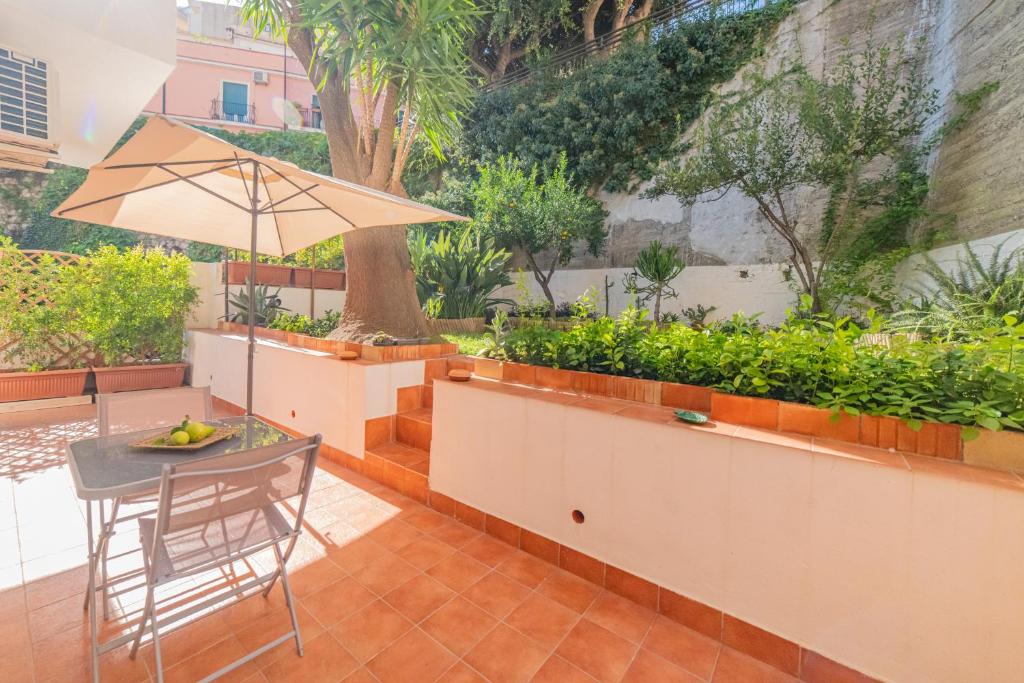 Atenasio Garden Suite con giardino privato e parcheggio a Taormina Relax e Privacy - 1