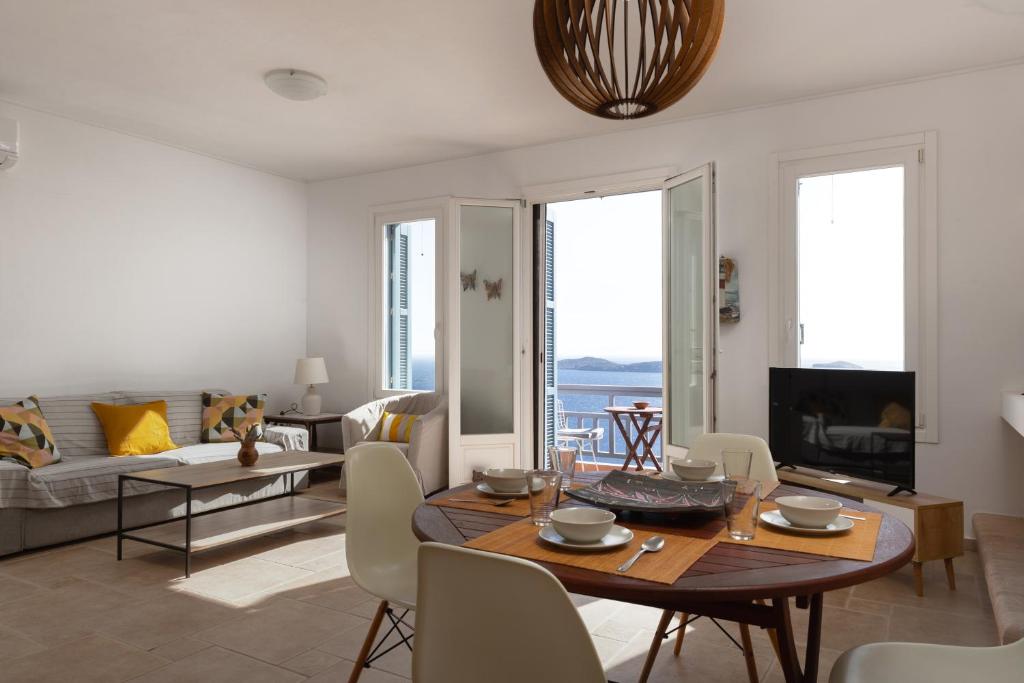 Sea & Sunset Balcony -Island House by Hostandros, Batsi