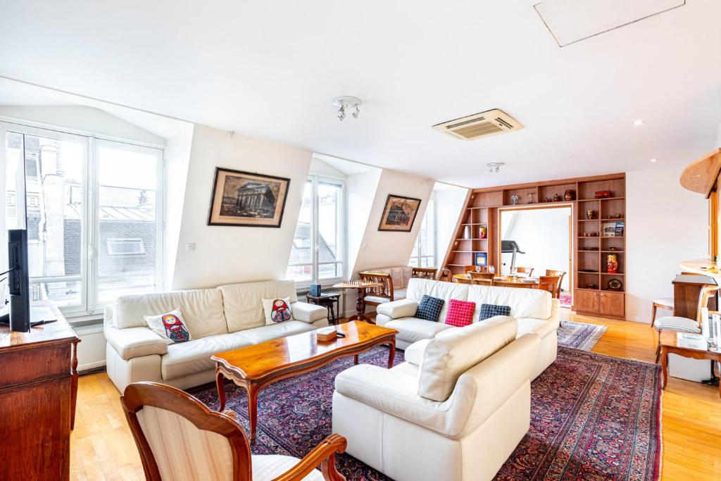 GuestReady - Spacious Comfort in the 8th - 2