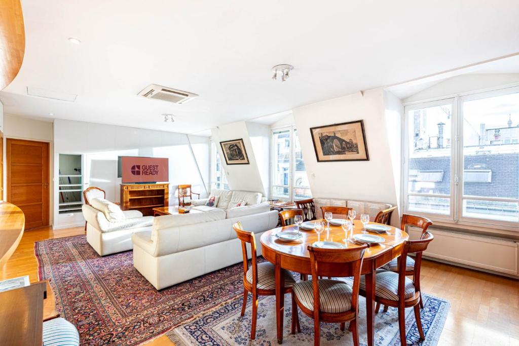 GuestReady - Spacious Comfort in the 8th - 3