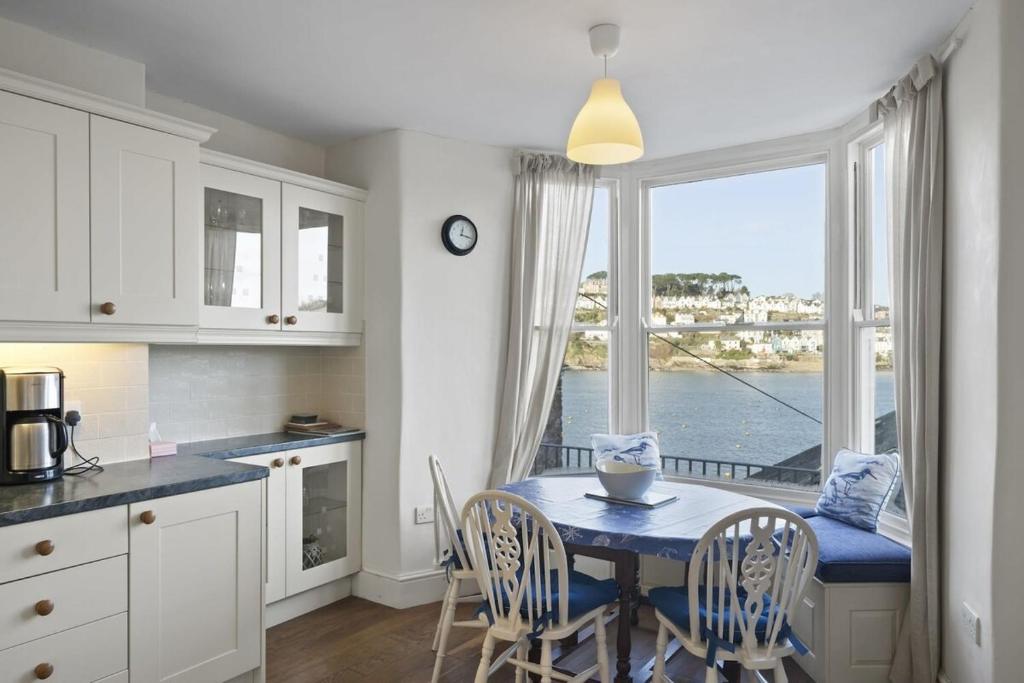 Apartment Sea Views & Terrace on Waters Edge in Polruan, Fowey