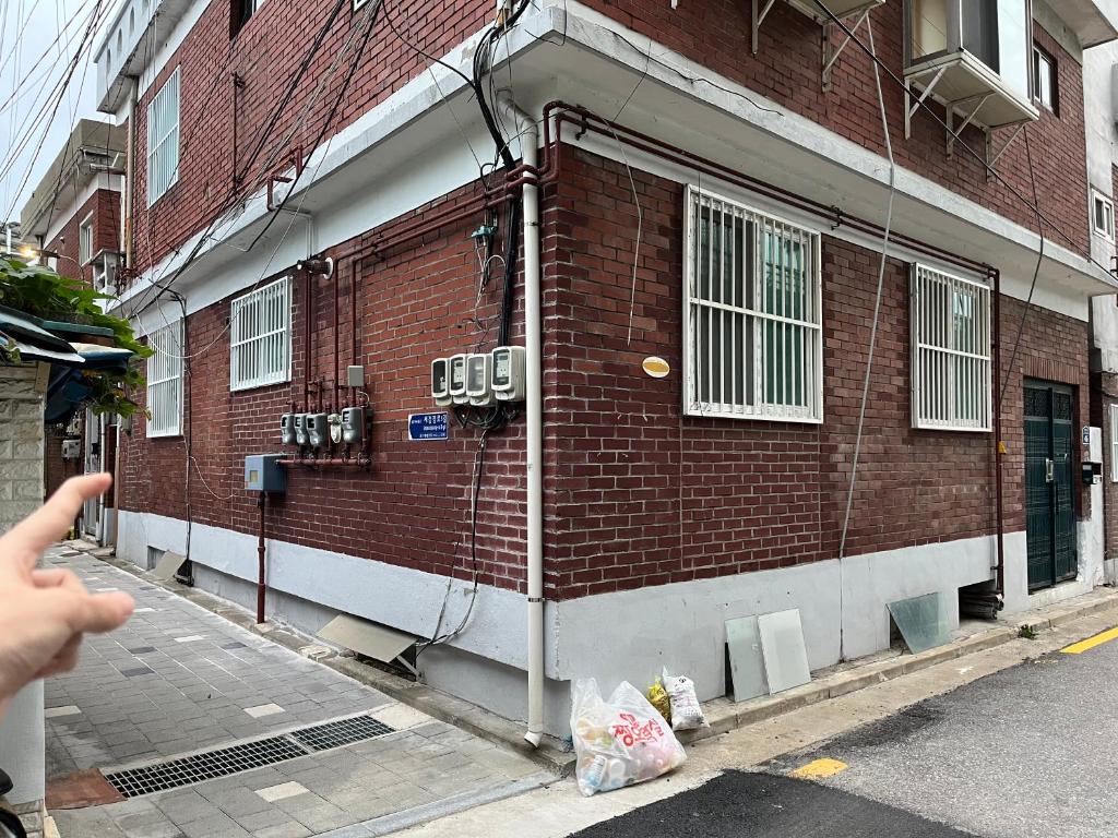 Bueno Day &#8211; Near Hongdae &#038; Historic Sites