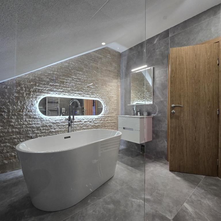 Trebevićki Raj 1, Brus