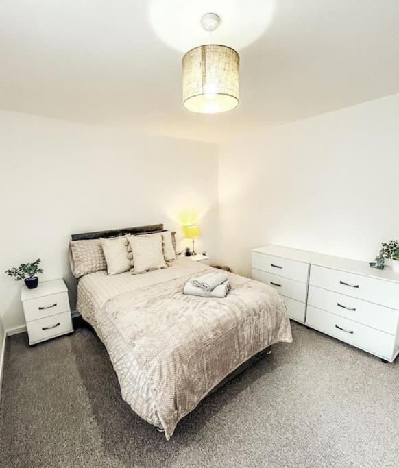 3 Double Bedrooms, Lancashire Townhouse, a base to explore, Upholland