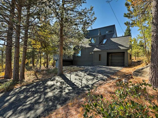 Dwell by Tahoe Getaways - 3BR Tahoe Donner w Sauna & HOA Amenities, Truckee