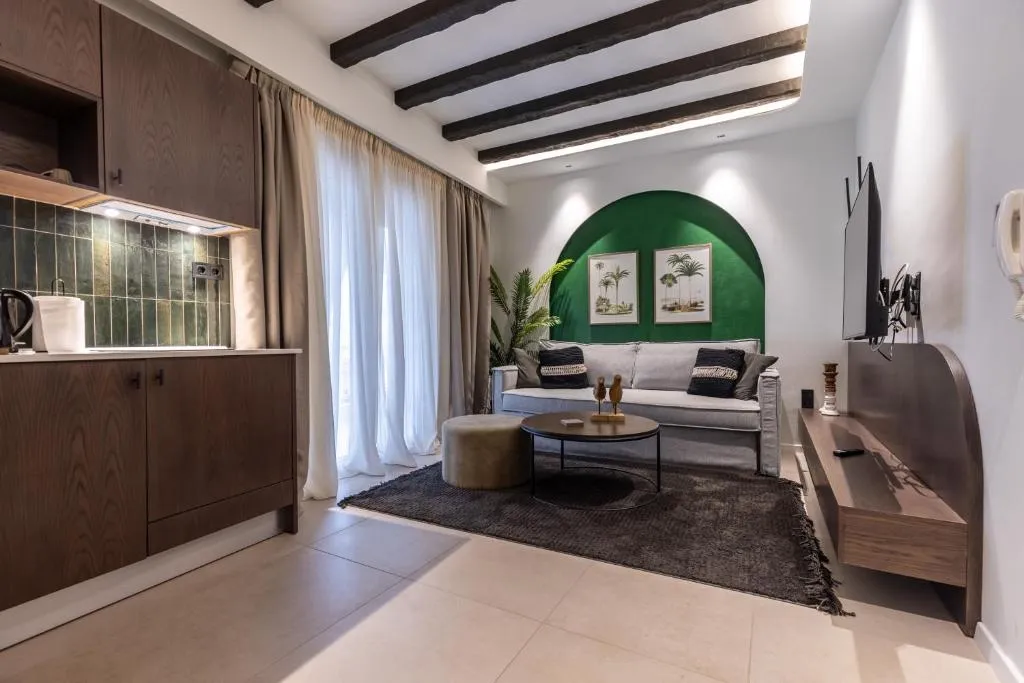 Vermio Suites in the center of Naousa, מלון בנאוסה אימתיאס