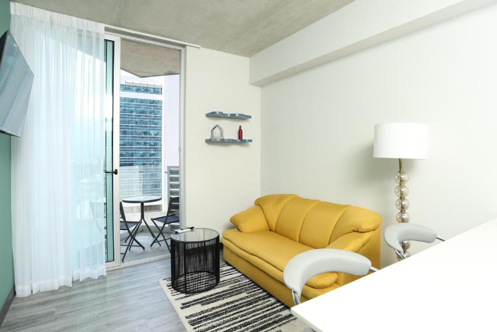 Sunflower at 12, City Views and Wonderland Vibes!, Hatillo