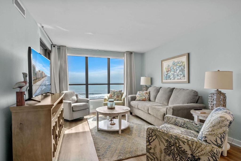 Windemere Beachfront Oasis with Hot Tub and Pool Access, Myrtle Beach