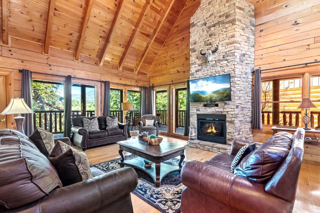 Almost Heaven, Pigeon Forge