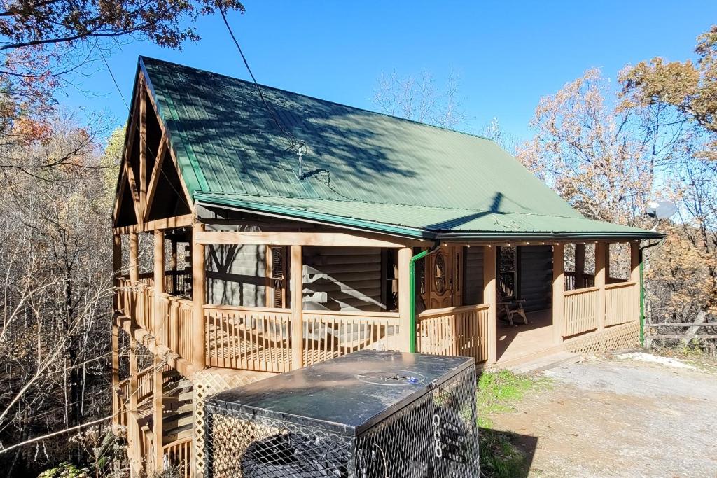 Middle of NoBear, Sevierville