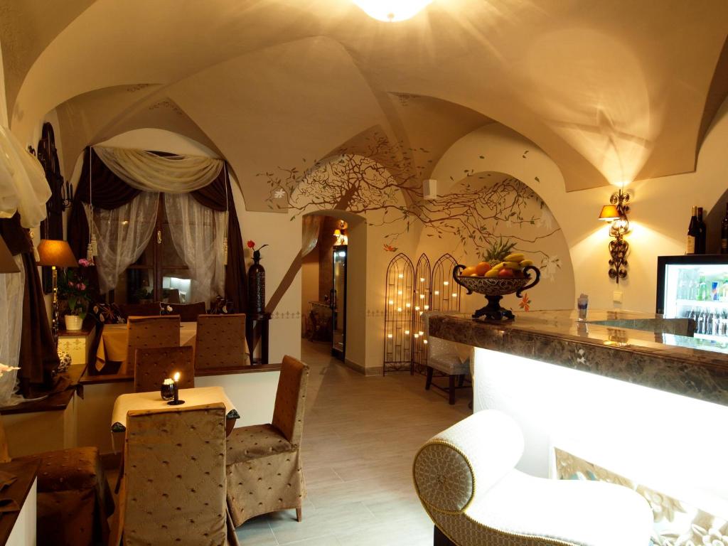 Restaurant, Apartments Almandine in Prague