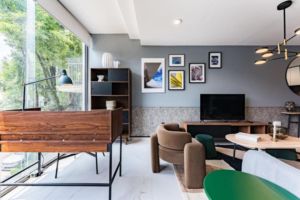 Stylish Polanco Stay Best for Groups with Workspace - 2