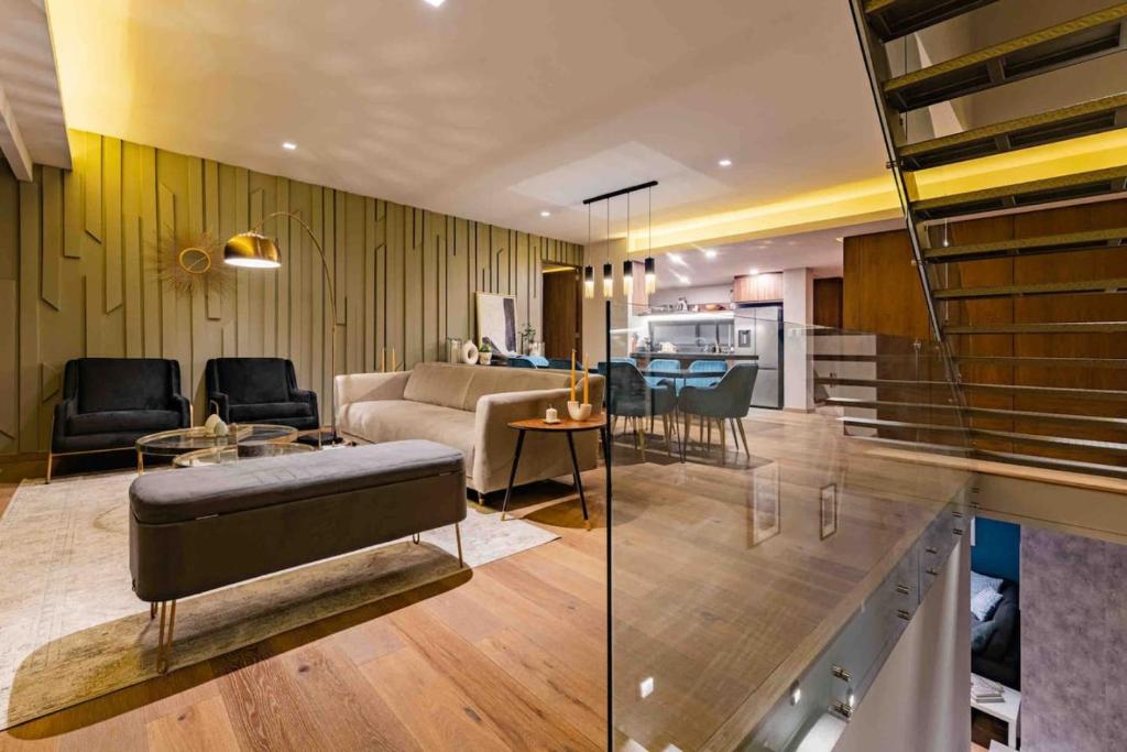 Stylish 3-Level Penthouse with Private Rooftop - 3