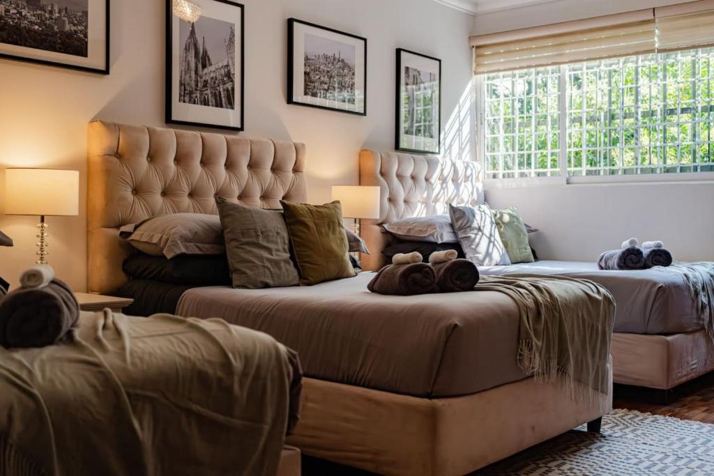 Large Group-Friendly Home with Stunning Rooftop - 2