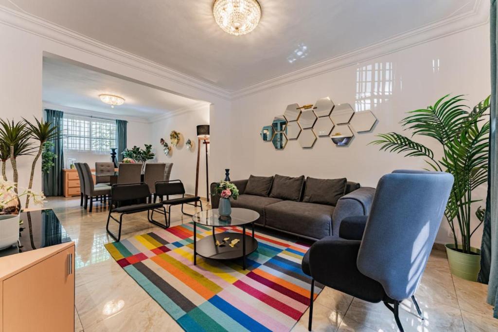 Large Group-Friendly Home with Stunning Rooftop - 4