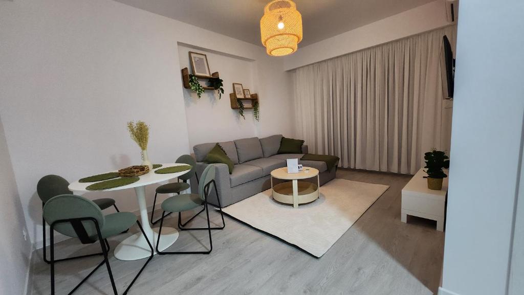 Bright Corner Pacii, Bukurešť