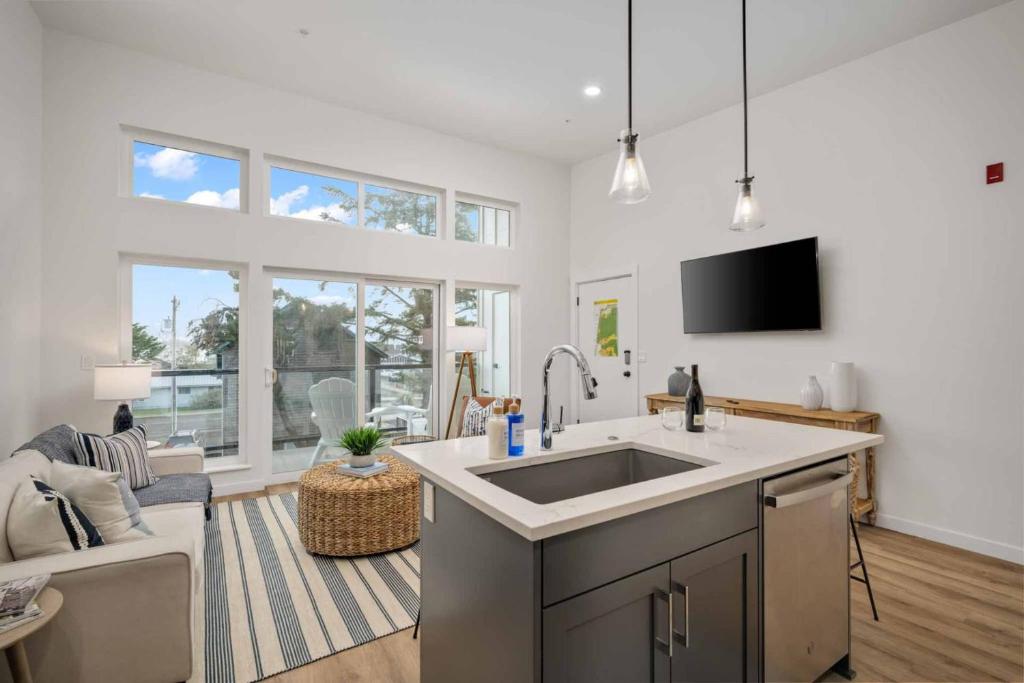 Ebb 916-4, Lincoln City