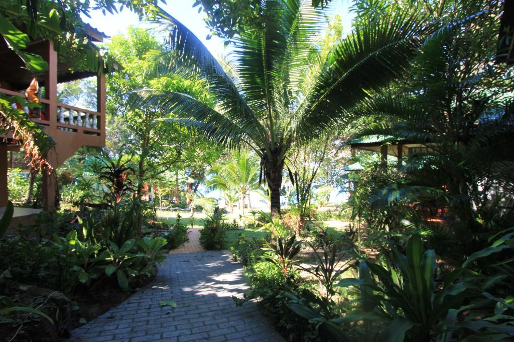 สภาพแวดล้อมโดยรอบ