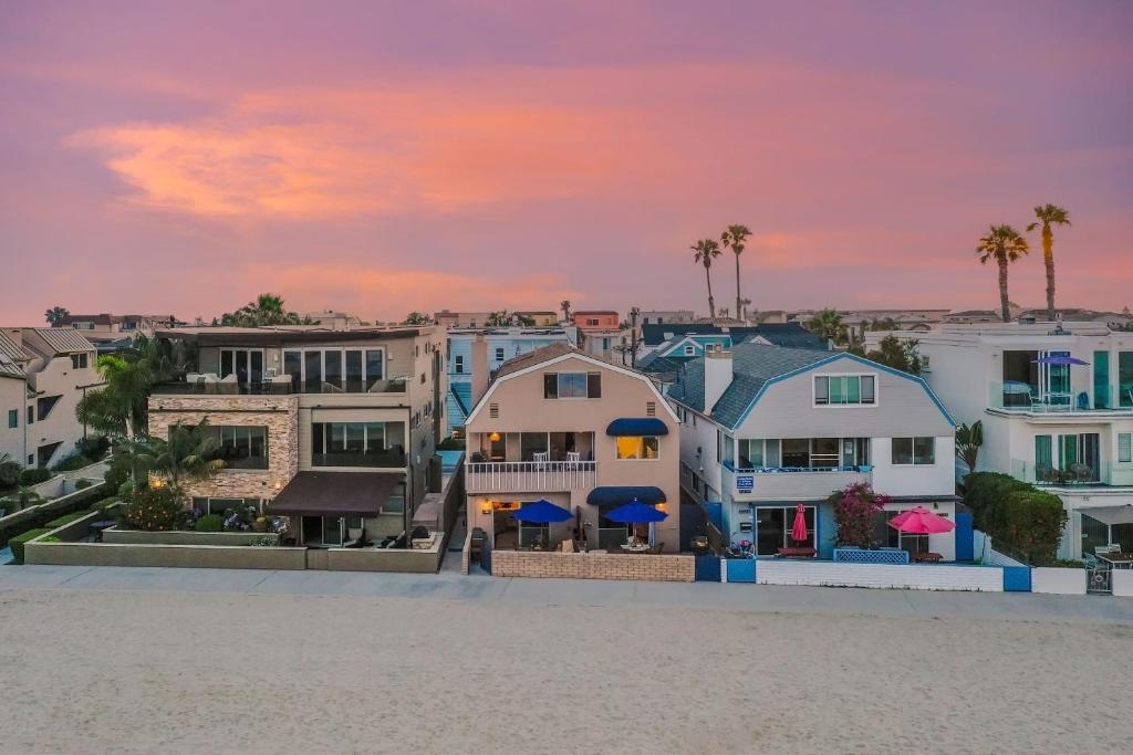 Bay View I by AvantStay Stylish Mission Beach Home on the Sand, San Diego