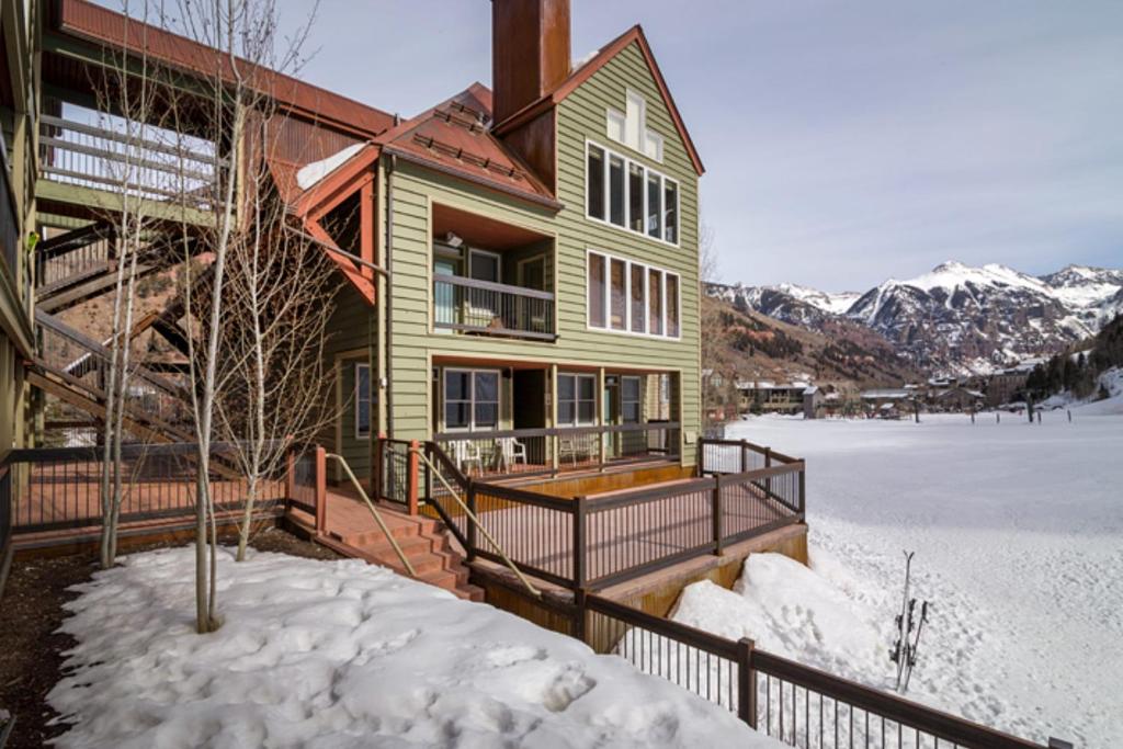 Etta Place 1 by AvantStay Ski In Ski Out Unit w Views of the Slopes, Telluride