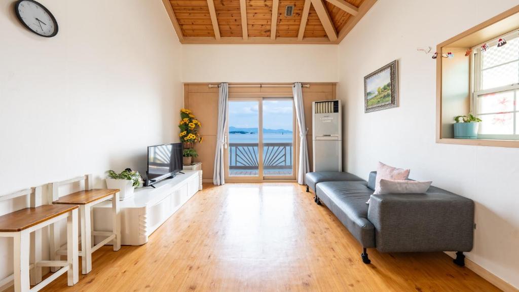 Taean Tteulapbada Pension, Tchäan