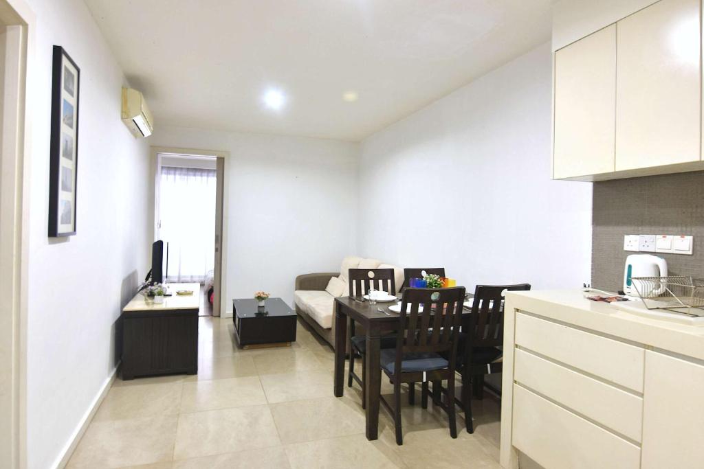 Modern 2BR Fairlane Retreat Steps from Lot 10, Kuala Lumpur