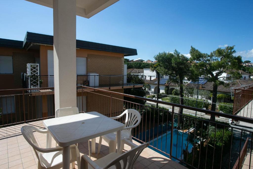 Marcelli, trilocale con terrazzo a due passi dal mare - M046 - 2