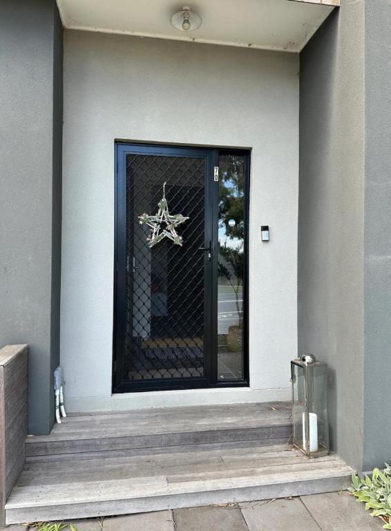 Self-contained Flat, Clyde North