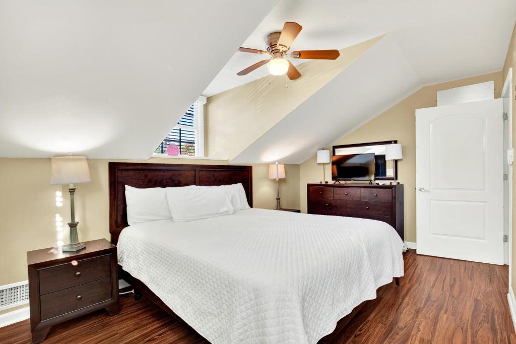 704 Abercorn, Savannah