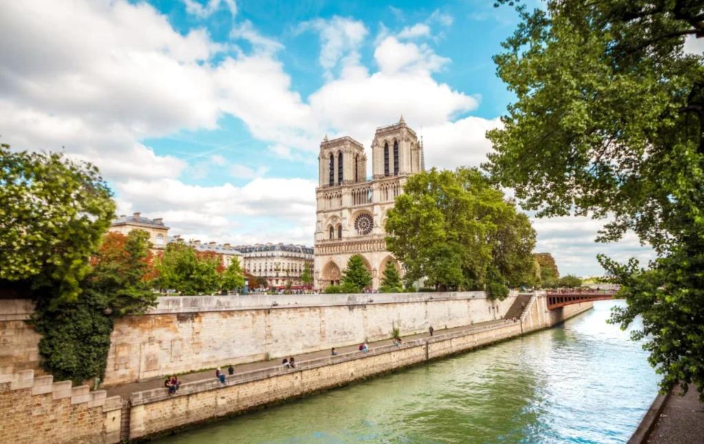 Sweett - Notre Dame - 3