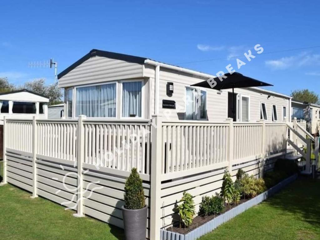 Sunny Nook - 3 bedroom home with garden on West Sands, Seal Bay Resort, Selsey