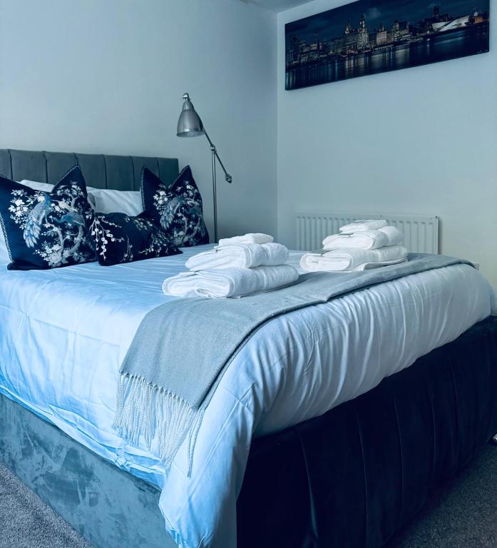 House - Sleeps 6 Hot-tub & Free Parking, Skelmersdale