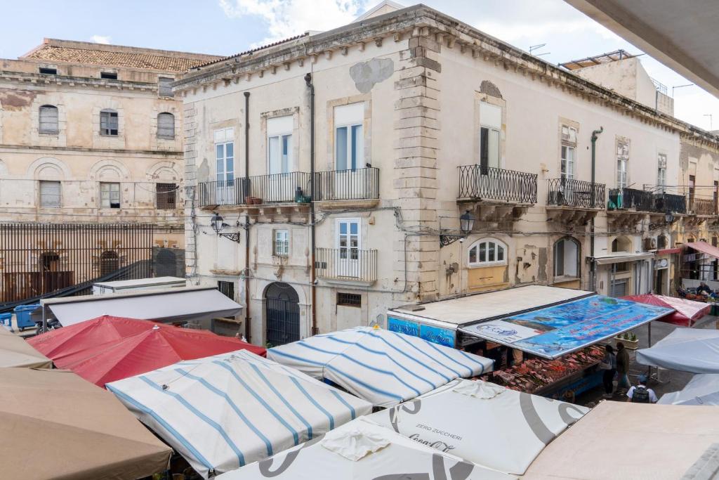 GuestHost - Ortigia's Market Lovely Apartments - 3