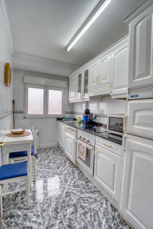 Apartamento Muy Amplio, con WiFi y a 12 Minutos del Centro - 2