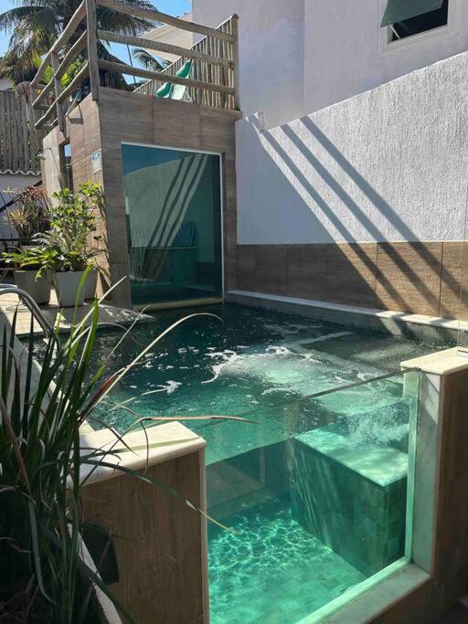 Casa com Piscina de Vidro e Sauna Integrada em Geribá com 5 quartos, Búzios